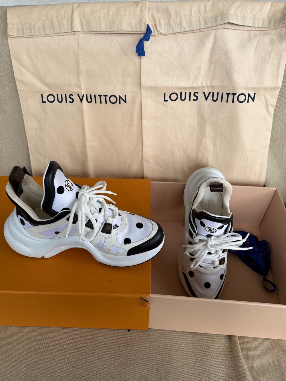 Louis Vuitton Archlight Polka Dot White and Black Chunky Runner Sneakers - Picture 5 of 16